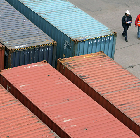 Работа контейнерного терминала Калининградского морского торгового порта