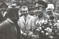 Юрий Гагарин стал кумиром многих поколений.
