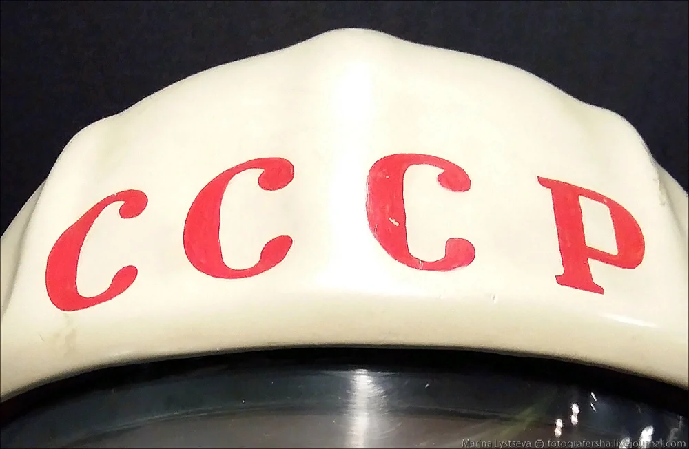 Тайна четырех букв. Почему на одних фотографиях полета Гагарина на шлеме есть надпись СССР, а на других нет