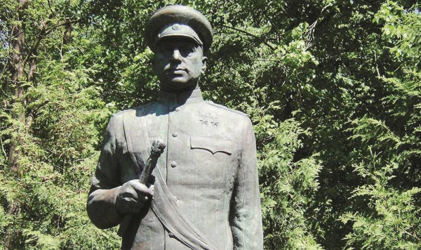 Памятник маршалу Советского Союза Константину Рокоссовскому в Польше