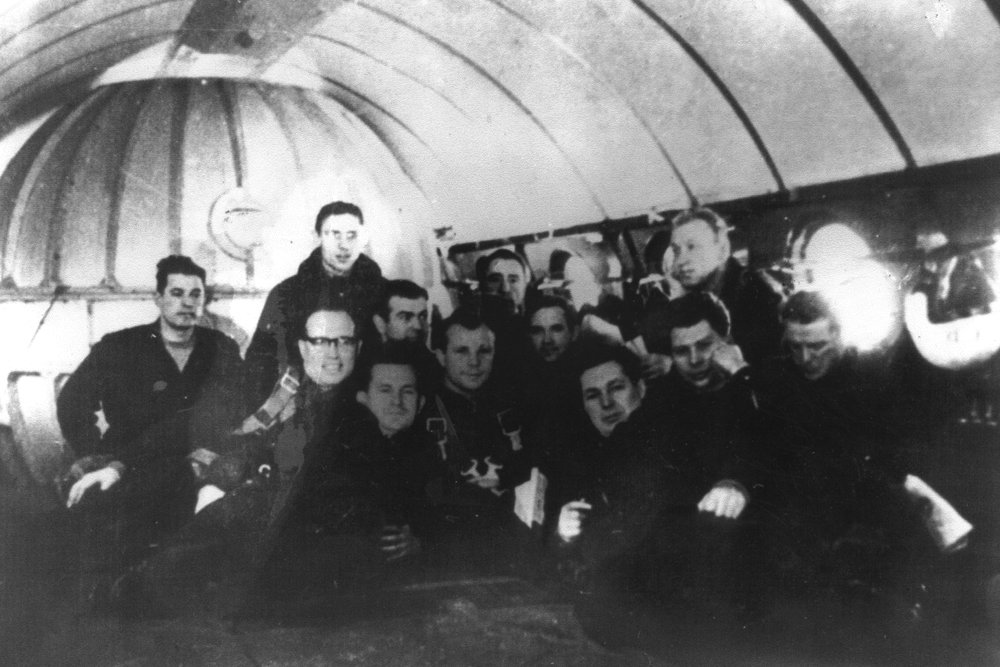 Ю.А. Гагарин во время тренировок на невесомость в самолёте ТУ-104А с инструкторами и испытателями Фото: Из личного архива Владимира Щербинского