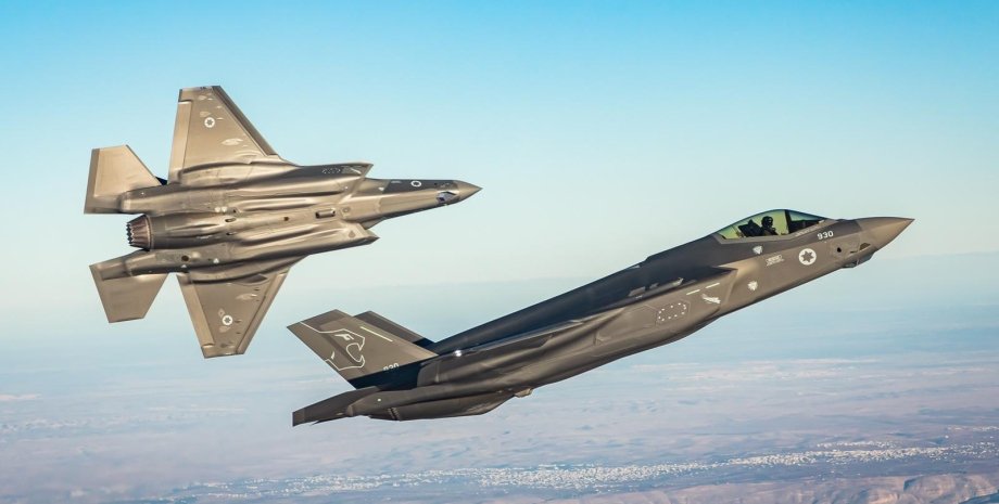 два самолета F-35 в небе, самолет в небе, Израильский F-35, ввс израиля, авиация израиля, ядерное оружие израиль