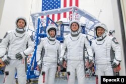 Американо-франко-японский экипаж готовится к полету на МКС на корабле SpaceX Dragon. Полет запланирован на 22 апреля 2021 года