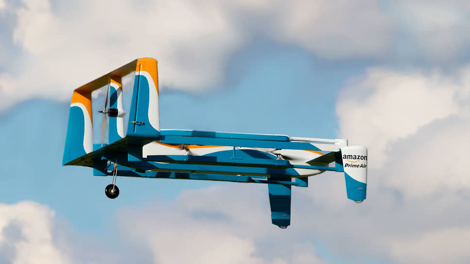 Беспилотник Amazon Prime Air спсобен поднять груз весом 2,2 кг и перевезти его от склада до клиента за полчаса на расстояние примерно 12 км