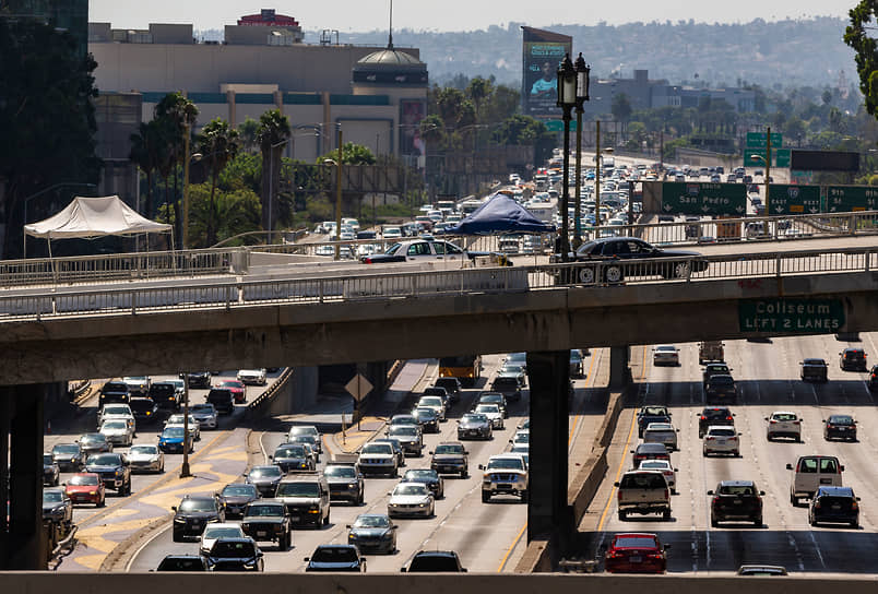 Среди главных проблем Лос-Анджелеса — пробки и плохо развитый общественный транспорт