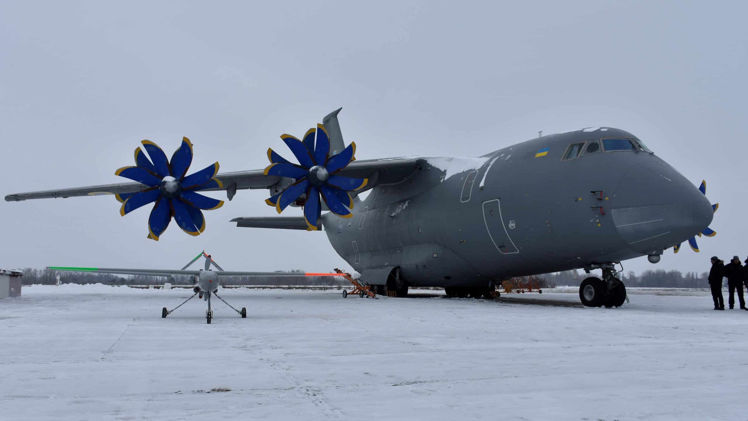 Військово-транспортний літак Ан-70(77)