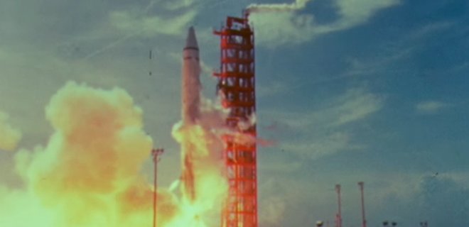 Привет из прошлого. К Земле прилетел кусок ракеты, запущенной к Луне в 1966 году: анимация - Фото