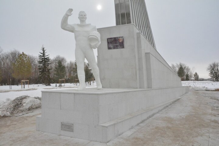 Отреставрированный памятник Юрию Гагарину
