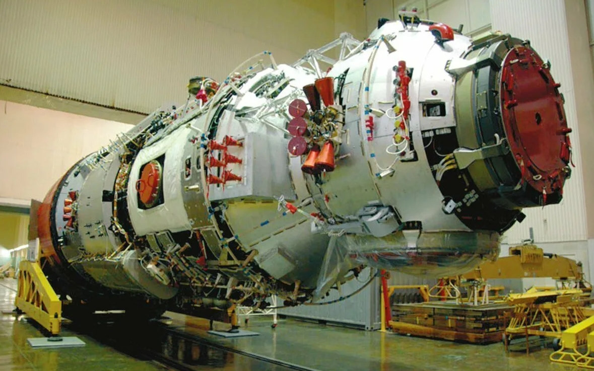 Проблемы с подъёмом орбиты модуля «Наука» вызваны забытым на борту строительным пылесосом