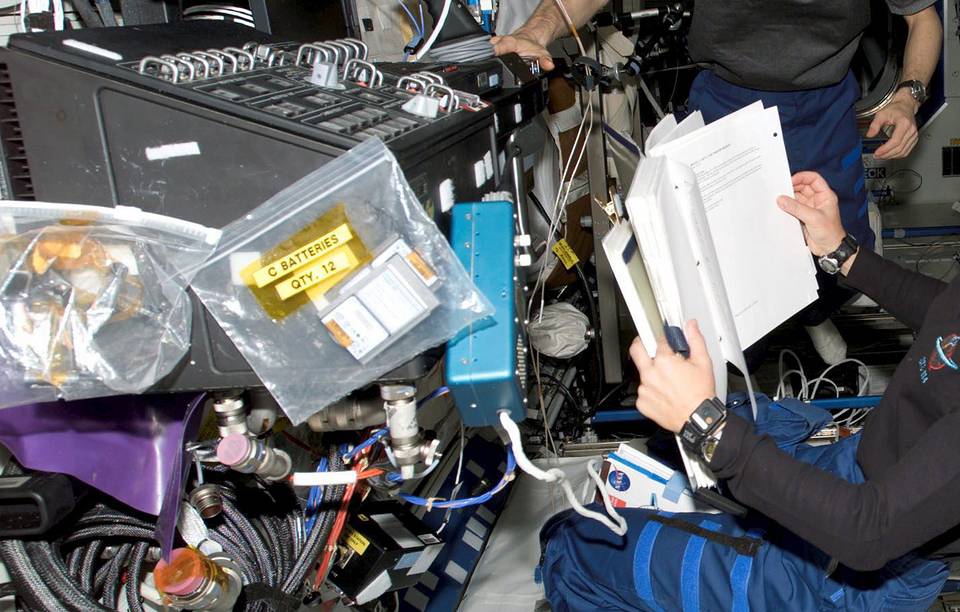 Экипаж МКС провел первые орбитальные эксперименты по редактированию генома