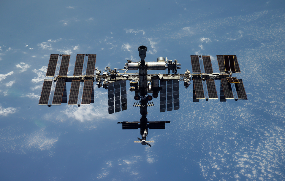 Роскосмос опубликовал первые фото МКС в полной конфигурации российского сегмента