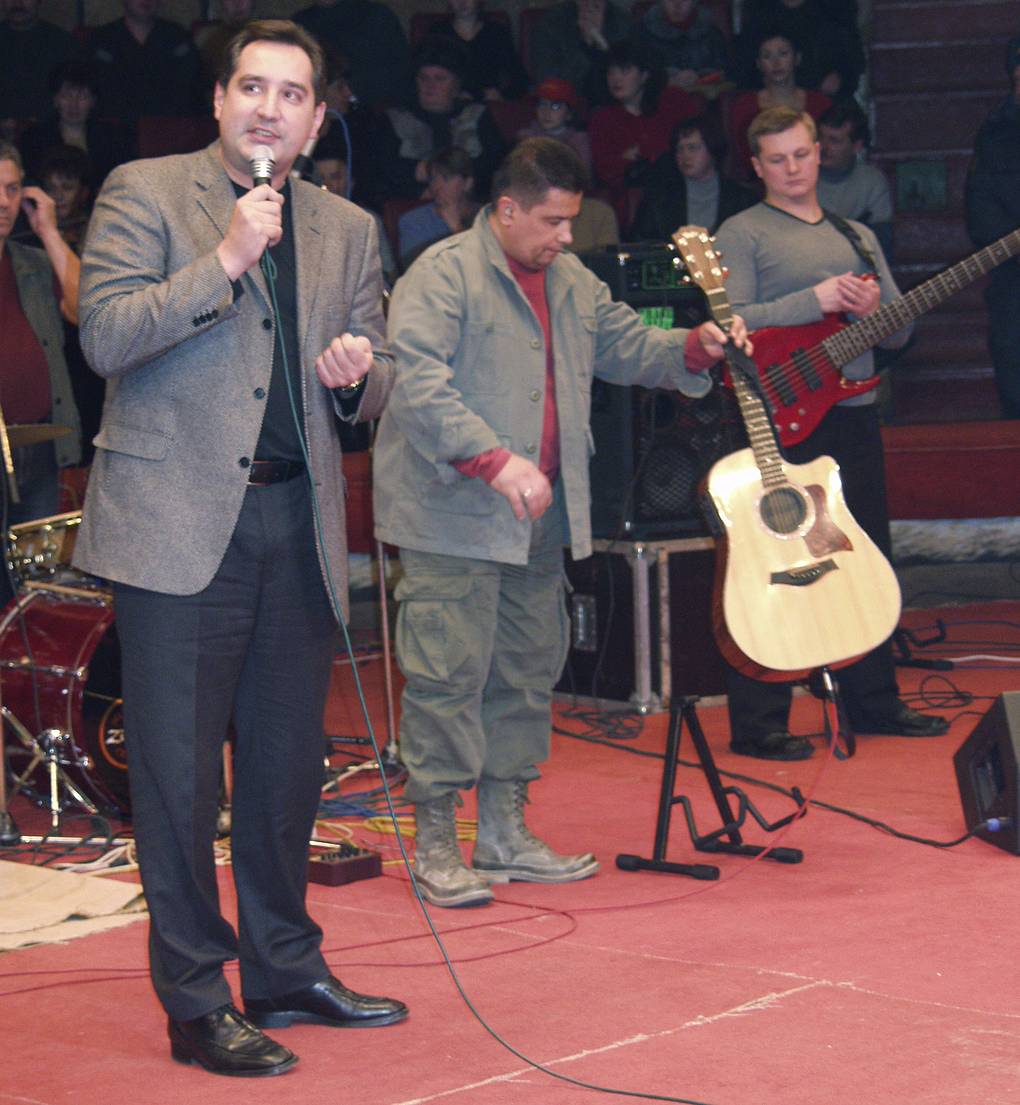 С лидером группы