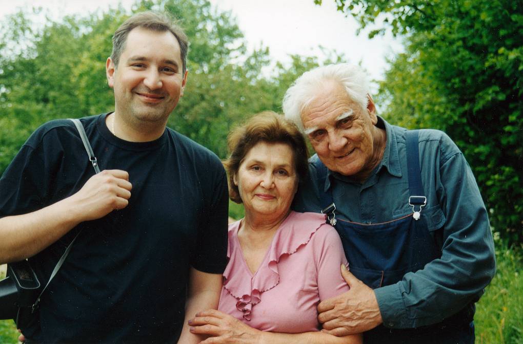 С отцом Олегом Рогозиным и матерью Тамарой Личный архив Дмитрия Рогозни