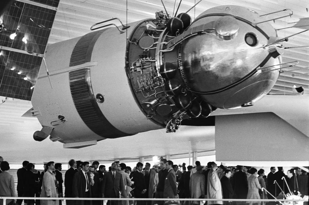 Космический корабль Гагарина Восток 1. Космический корабль Восток Юрия Гагарина 1961. Космический корабль Восток Юрия Гагарина фото. Корабль Восток 1965 ВДНХ.
