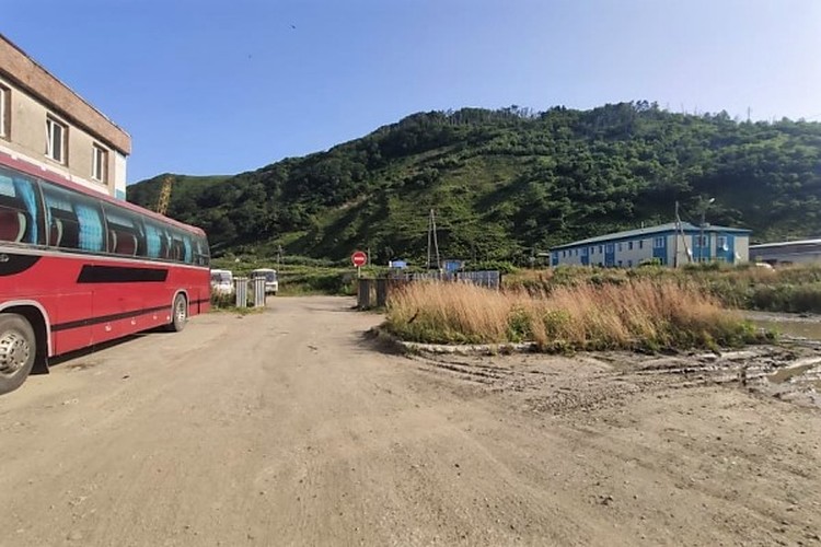 Раньше памятник стоял на выезде из Невельска height=100% width=100%