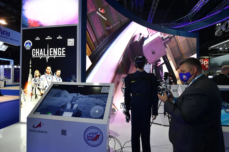 Стенд Роскосмоса на 72-м Международном астронавтическом конгрессе в Дубае. height=100% width=100%