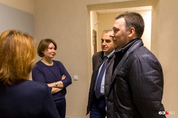 Светлану Кирилину (слева) и Сергея Тюлевина (в центре) уже судят за сомнительные сделки