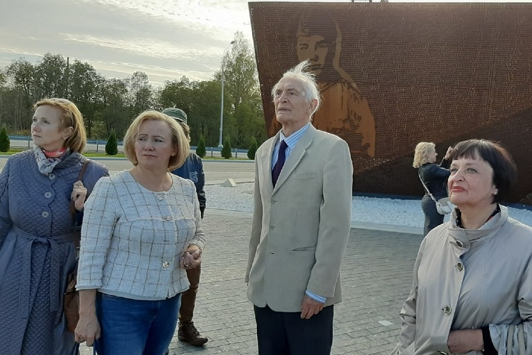 Народный артист СССР  Василий Лановой посетил Ржевский мемориал