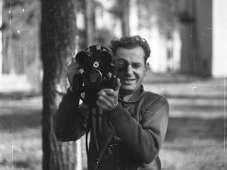 Г.С. Титов во время практического занятия с кинокамерой