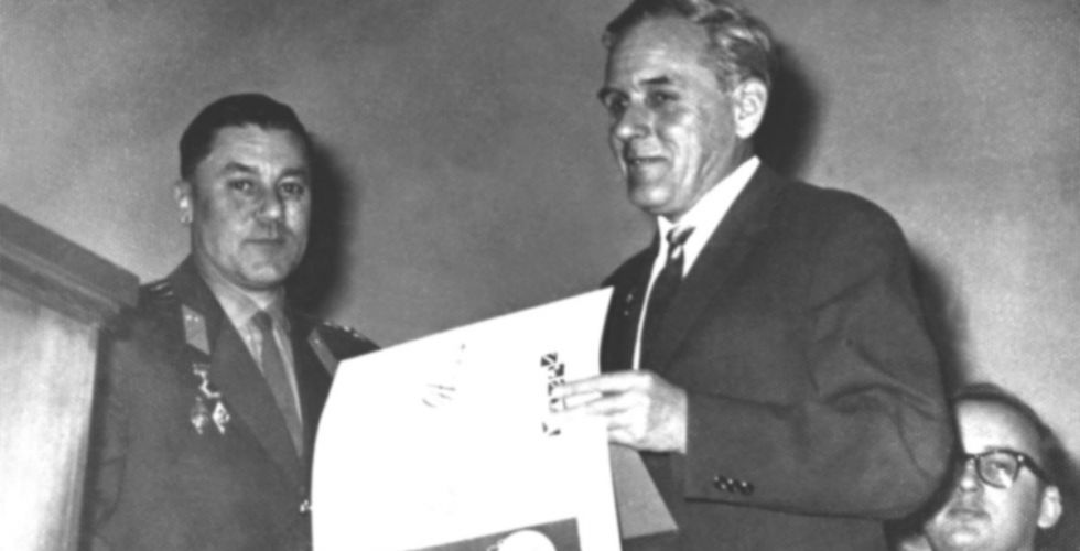 Вручение Бабакину Диплома Международной авиационной федерации, 1966