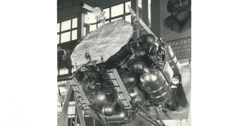 «Луноход-1» на посадочной платформе КТ на Машиностроительном заводе имени Лавочкина