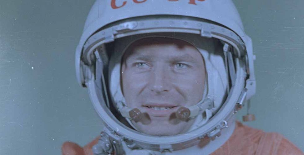 Космонавт Г.С. Титов в скафандре.