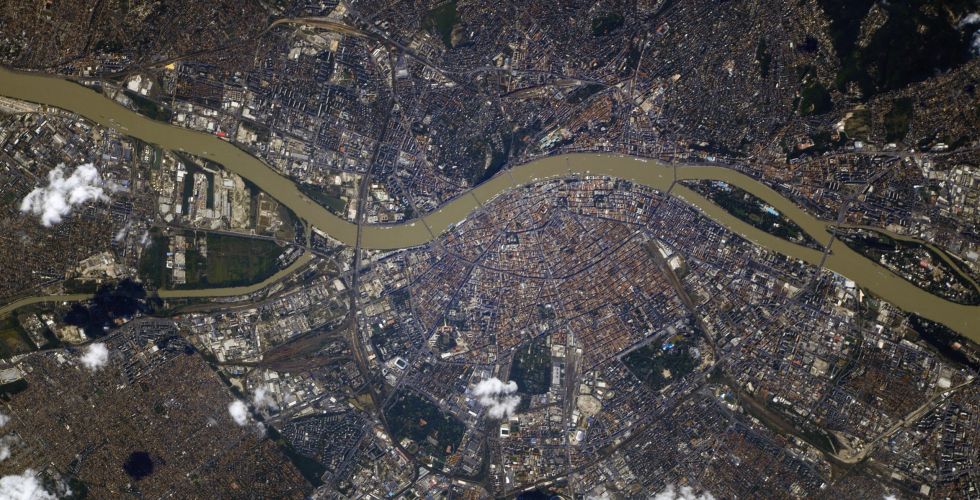 Будапешт – столица Венгрии и самый крупный город страны. Фотография сделана с борта МКС космонавтом Сергеем Рязанским