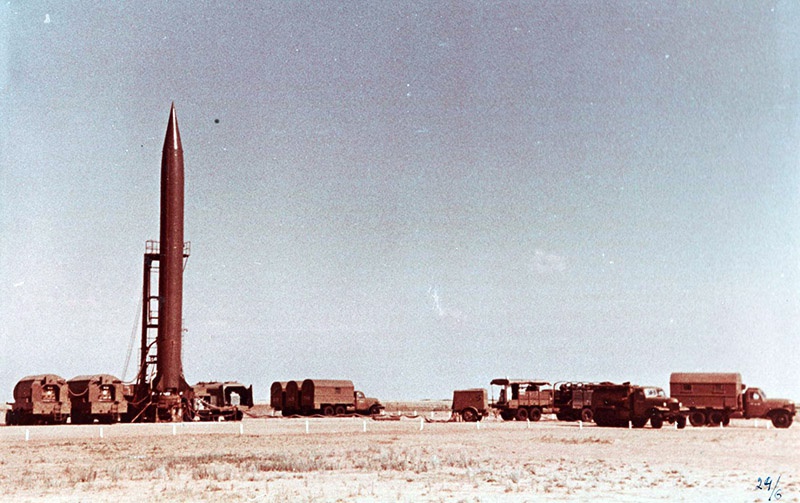 Капустин Яр с 1947 по 1957 гг. был единственным местом испытаний наших баллистических ракет, попутно использовавшийся для пуска геофизических и метеорологических ракет.