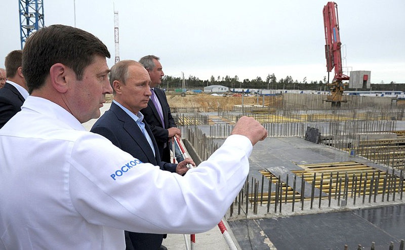 Президент Владимир Путин на месте строительства космодрома Восточный.