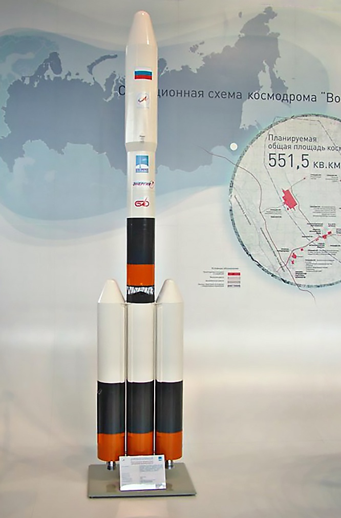 Изначально Восточный планировался в качестве стартового комплекса для новой ракеты-носителя «Русь-М».