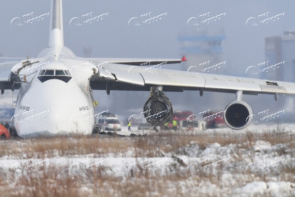 В Новосибирске из-за проблем с двигателем вынужденно сел Ан-124