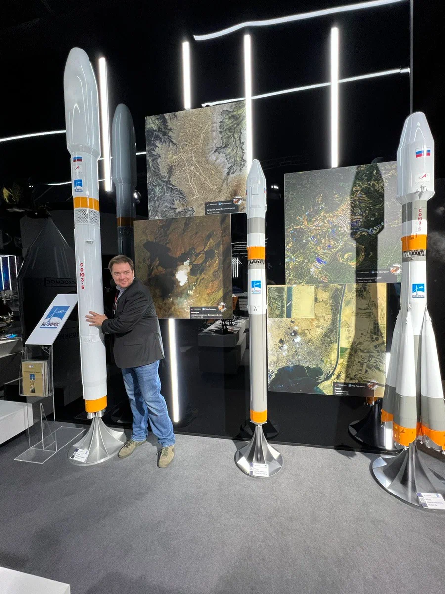 оскосмос на форуме «Армия-2022»: фото в масштабе — ракеты РКЦ «Прогресс» height=1200px width=900px