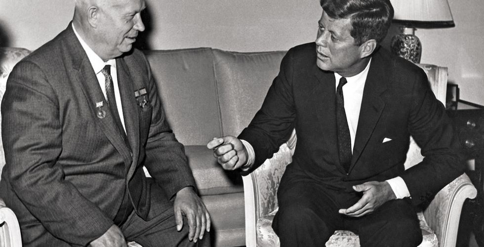Никита Сергеевич Хрущёв и Джон Кеннеди во время переговоров в Вене. 1961 год