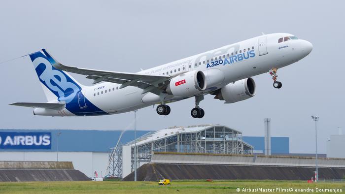 Головной завод Airbus в Тулузе: взлет самолета семейства А320 Neo 