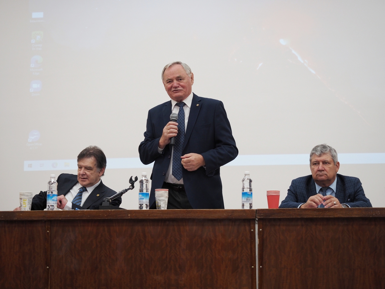 Председатель ДВО РАН, академик В. Сергиенко