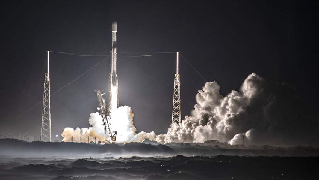 Запуск ракеты Falcon 9 со спутниками Starlink. 19 сентября 2022 года