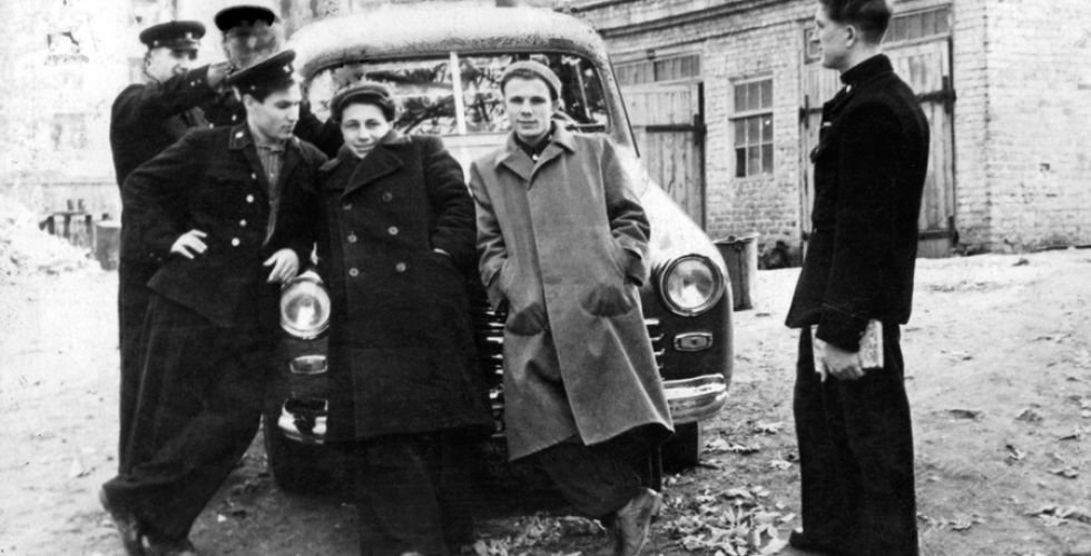 Студент Саратовского индустриального техникума Юра Гагарин вместе с друзьями. 1954 год