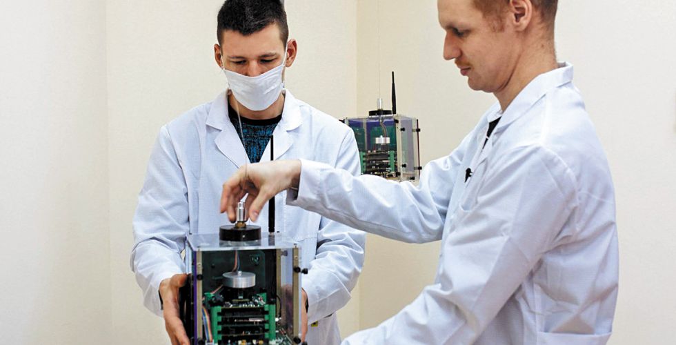 Самарские инженеры с прототипом наноспутника-спасателя