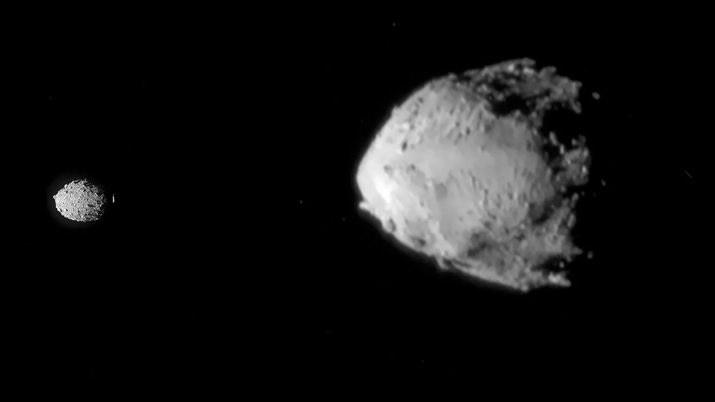 Двойная астероидная система: Диморф — слева, Дидим — справа