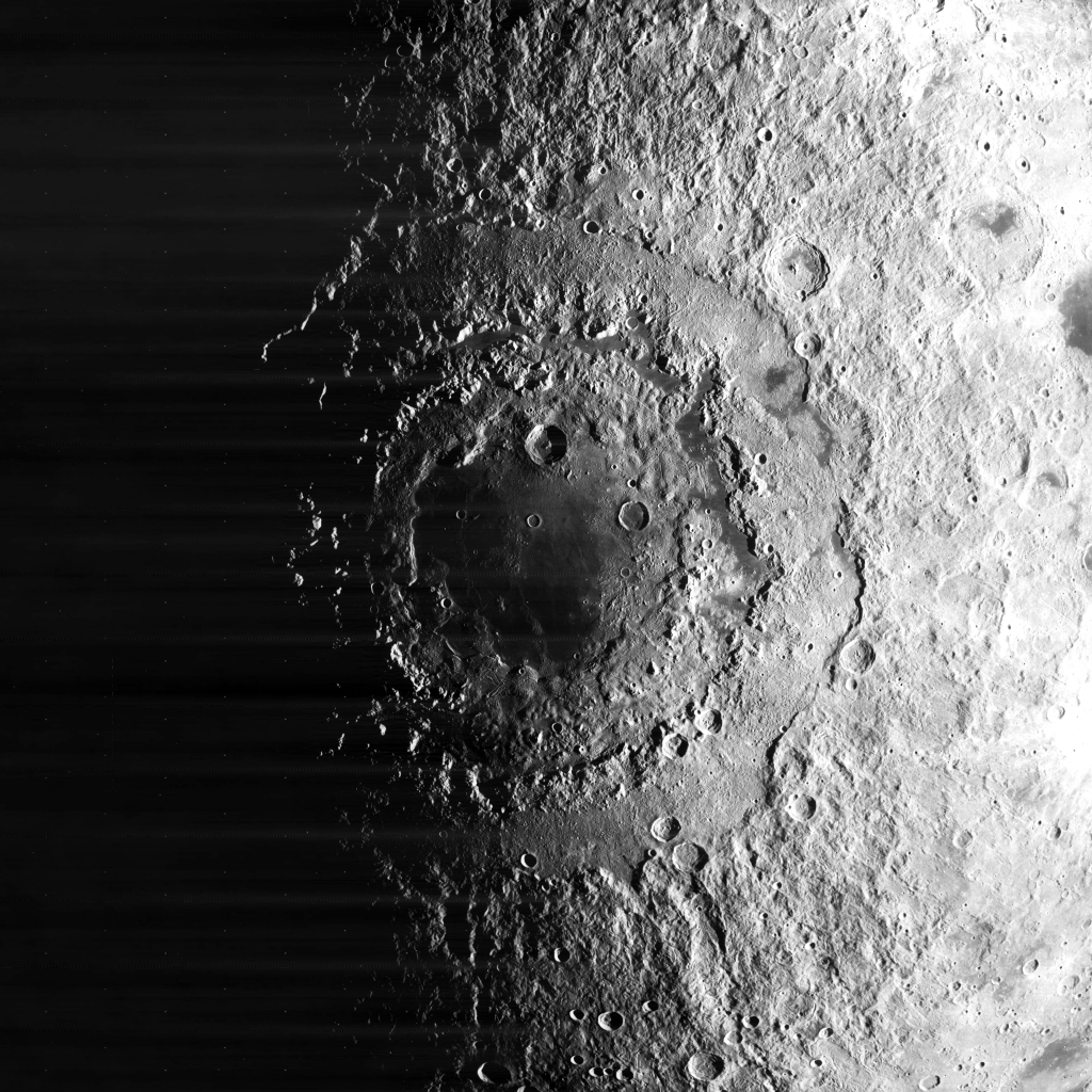 Бассейн Море Восточное на Луне. Снимок сделан лунным орбитальным аппаратом № 4 (1967) с высоты 2773 км.