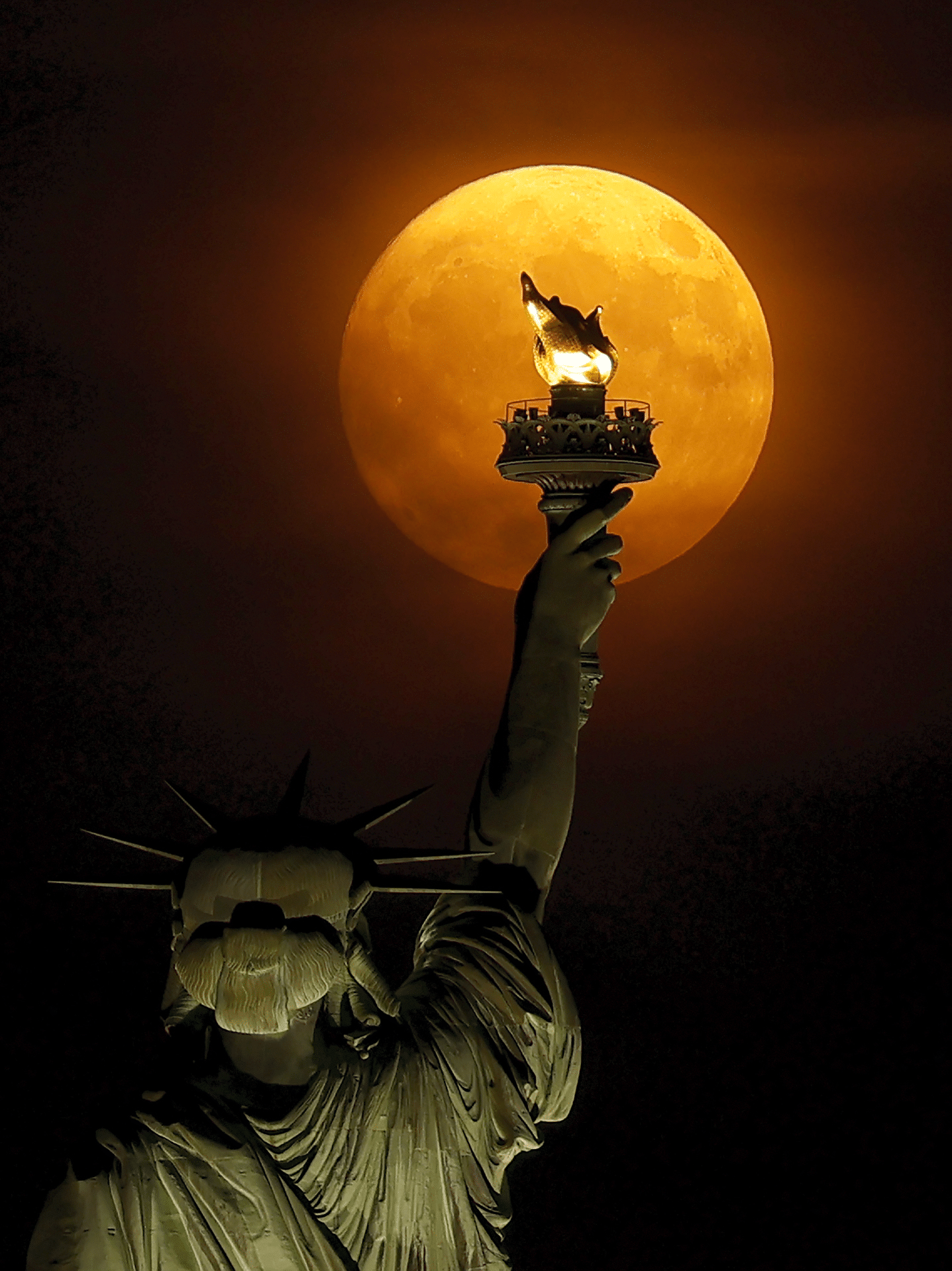 Статуя Свободы в Нью-Йорке (США) и Луна / © Gary Hershorn / Getty Images