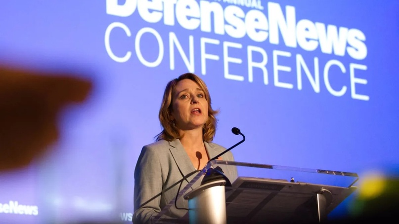 Заместитель министра обороны Кэтлин Хикс выступает 6 сентября 2023 года на ежегодной конференции DefenseNews. Фото: @Defense_News
