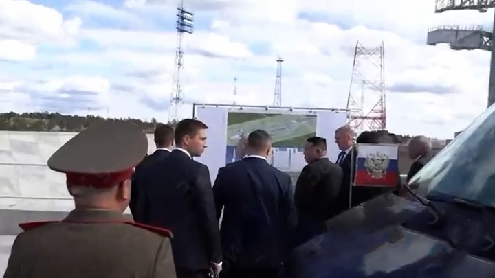 Путину и Киму показали строящийся комплекс для