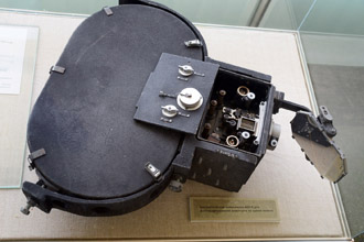 Автоматическая кинокамера АКС-6 для съёмки животного во время полёта, Государственный музей истории космонавтики