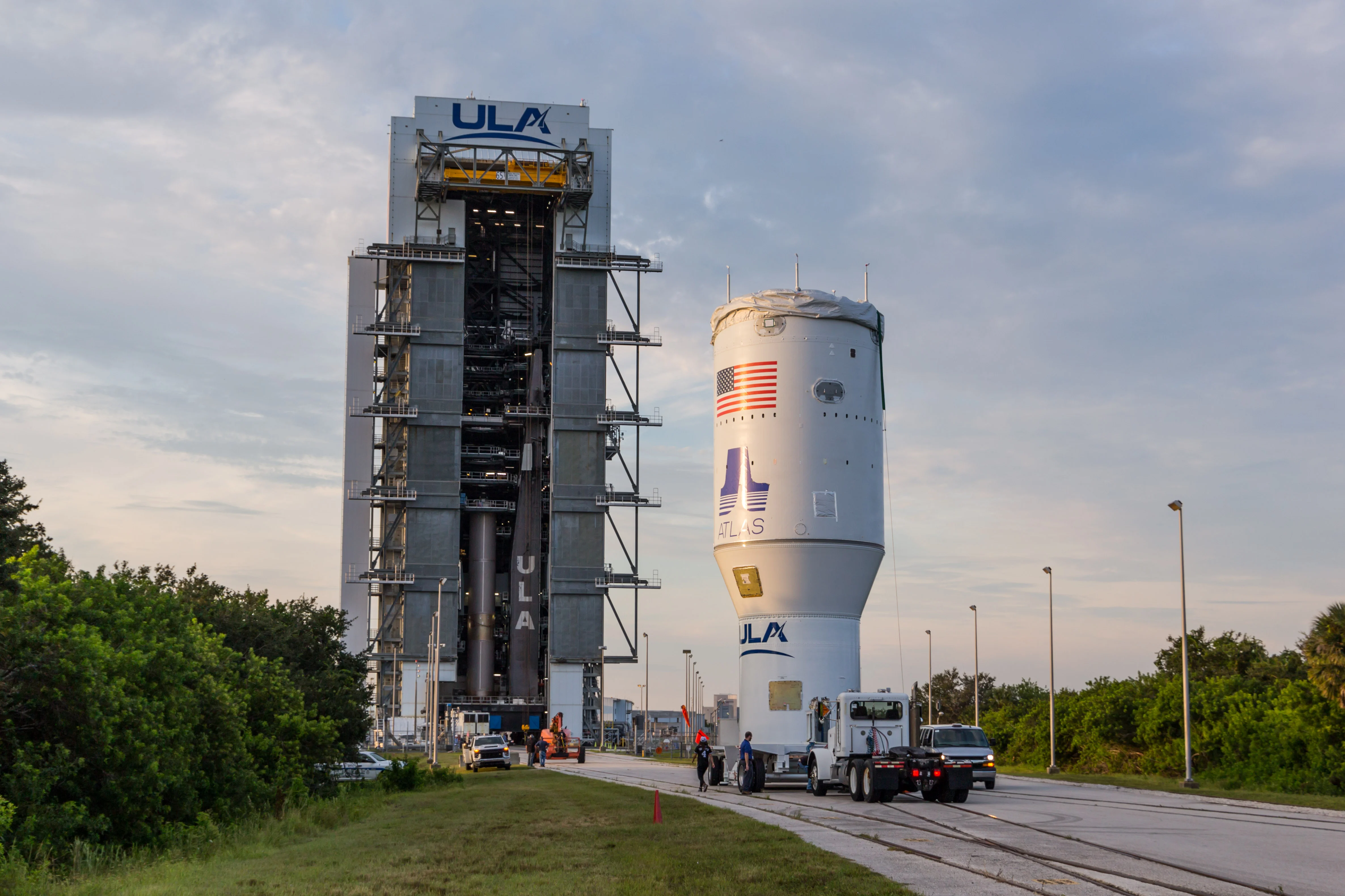 The Centaur stack reaches the VIF. Photo by United Launch Alliance