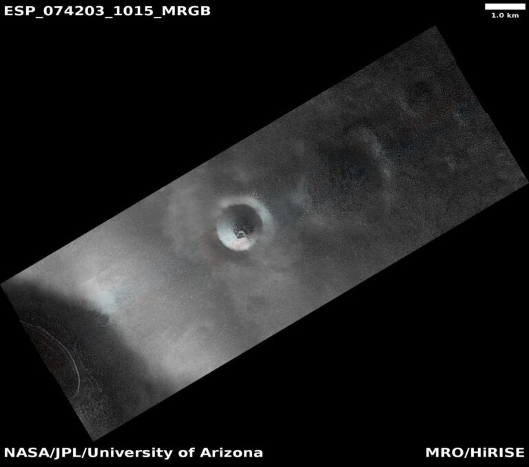 Марсианский кратер с «паутиной» / © NASA / JPL-Caltech / UArizona