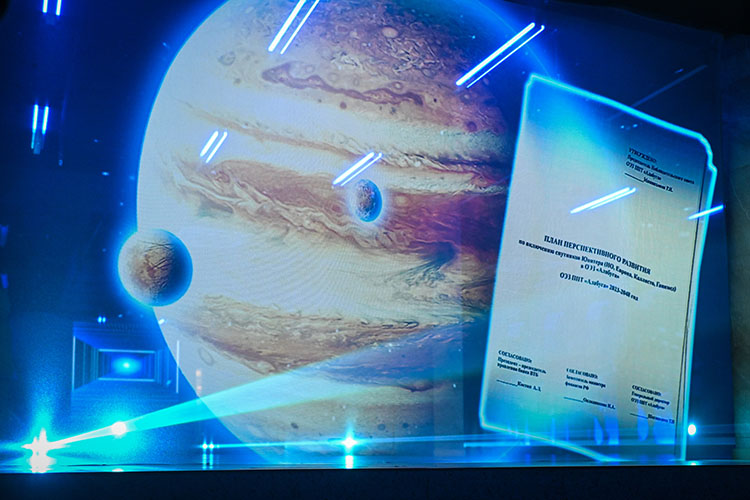 Ведущий научный сотрудник института космических исследований РАН&nbsp;Натан Эйсмонт&nbsp;считает, что критика «Алабуги» все же слишком сурова: цели у «Роскосмоса» есть, однако проекты рассчитаны на ближайшую перспективу для того, чтобы быть реалистичными