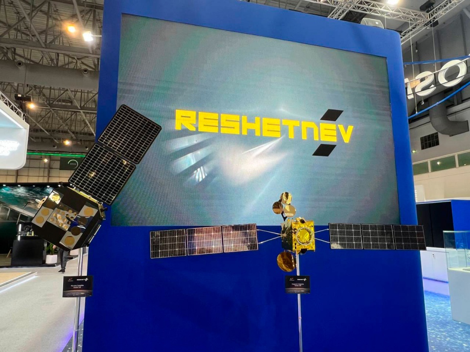 АО «РЕШЕТНЁВ» презентует на выставке в Дубае космические аппараты связи