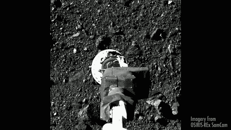 Забор грунта астероида (101955) Бенну аппаратом OSIRIS-REx, съемка с бортовой камеры в момент финального сближения / ©NASA's Goddard Space Flight Center, CI Lab, SVS