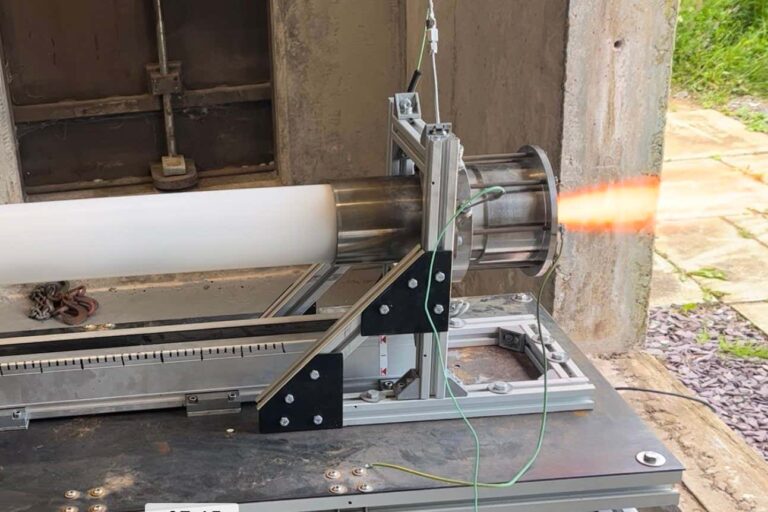 Испытание прототипа ракетного «двигателя-самопожирателя» / © Krzysztof Bzdyk